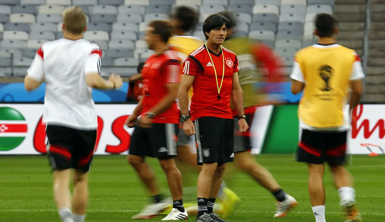 Jelang berlaga kontra Brasil di semifinal Piala Dunia 2014, Timnas Jerman menggelar latihan ringan di Stadion Mineirao, Belo Horizonte (7/7/2014). (REUTERS/Kai Pfaffenbach)