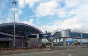 Penerbangan Bandara Domine Eduard Osok Tetap Normal di Tengah Kabut Asap