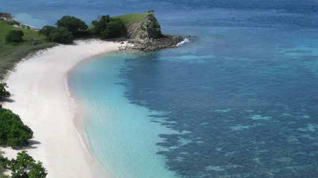 Daftar Pantai di Indonesia yang Masih Perawan