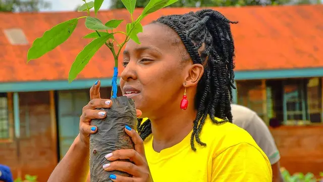 Elizabeth Wanjiru Wathuti aktivis lingkungan