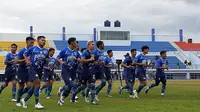 Sesi latihan perdana Persib jelang kompetisi musim 2020 di Lapangan SPOrT Jabar, Arcamanik, Bandung (10/1/2020). (Bola.com/Erwin Snaz)