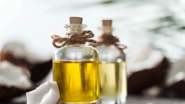Tips Menggunakan Body Oil untuk Lembapkan Kulit Maksimal Tanpa Bikin Lengket Menurut Ahli Dermatologi