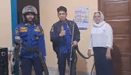 Damkar Sektor VII Sukaraja Kabupaten Sukabumi pasca mengevakuasi ular kobra. (Liputan6.com/Istimewa).