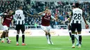 West Ham United sukses membawa pulang tiga poin penting setelah mengalahkan Newcastle United pada matchday ke-12 Liga Inggris 2024/2025. Bertanding di kandang lawan, Stadion St. James Park, Selasa dini hari WIB, 26 November 2024,The Hammers menang dua gol tanpa balas. (Richard Sellers/PA via AP)
