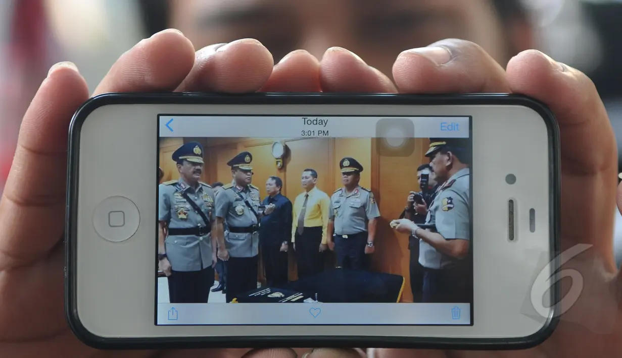 Komjen Pol Budi Gunawan resmi dilantik sebagai Wakapolri oleh Kapolri Jenderal Badrodin Haiti, Mabes Polri, Jakarta, Rabu (22/4/2015). Pelantikan Budi Gunawan dilakukan secara tertutup (Liputan6.com/JohanTallo)