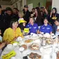 Valentino Rossi dan Maverick Vinales pada acara jumpa fans di Hotel Bandara Internasional, Cengkareng, Tangerang, Selasa (4/2/2020). (Bola.com/Hendry Wibowo)