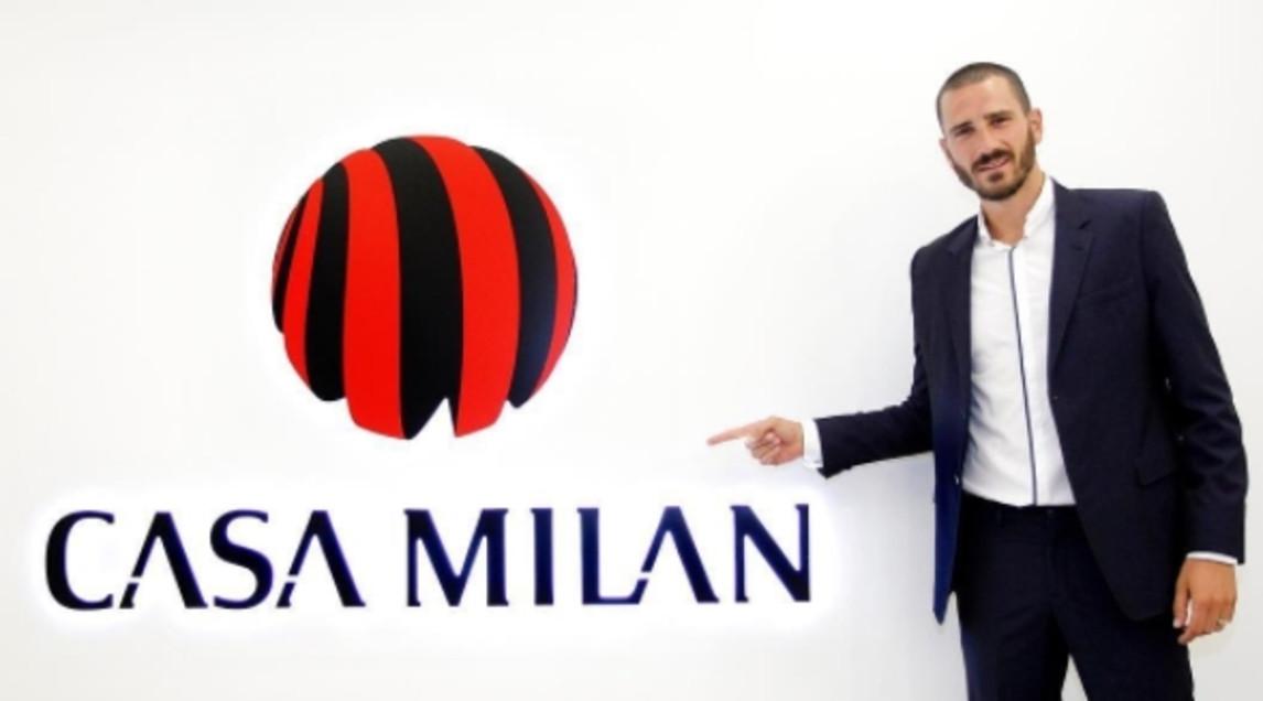 Leonardo Bonucci tiba di markas AC Milan.
