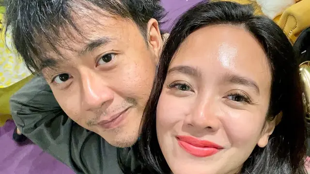 Potret Dea Ananda Temani Ariel Nidji saat Manggung. (instagram/dea_ananda)