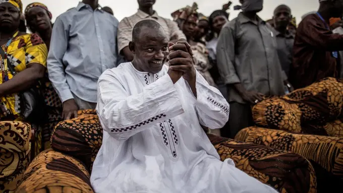 Pria Ini Buktikan Kalau Satpam Juga Bisa Jadi Presiden