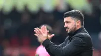 Gennaro Gattuso saat menjalani laga debutnya sebagai pelatih AC Milan. Milan hanya bisa bermain imbang 2-2 melawan Benevento. (CARLO HERMANN / AFP)