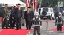 Presiden Joko Widodo bersama Wakil Presiden Ma'ruf Amin tiba menghadiri upacara peringatan Hari Pahlawan Nasional di Taman Makam Pahlawan (TMP) Utama Kalibata, Jakarta Selatan, Minggu (10/11/2019).  (Liputan6.com/Herman Zakharia)