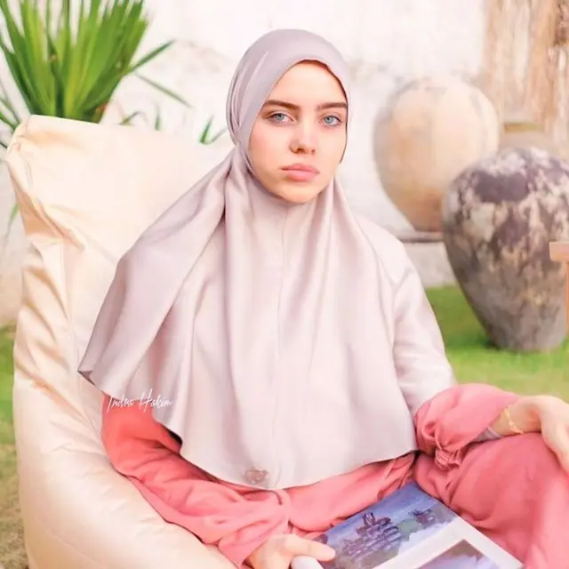 8 Editan Foto Artis Hollywood Edisi Ramadan Ini Bikin Geleng Kepala