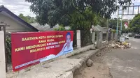 Spanduk dukungan terhadap Kaesang Pangarep untuk maju sebagai calon Wali Kota Depok di salah satu titik Jalan Kota Depok, Jawa Barat. (Liputan6.com/Dicky Prihantono)
