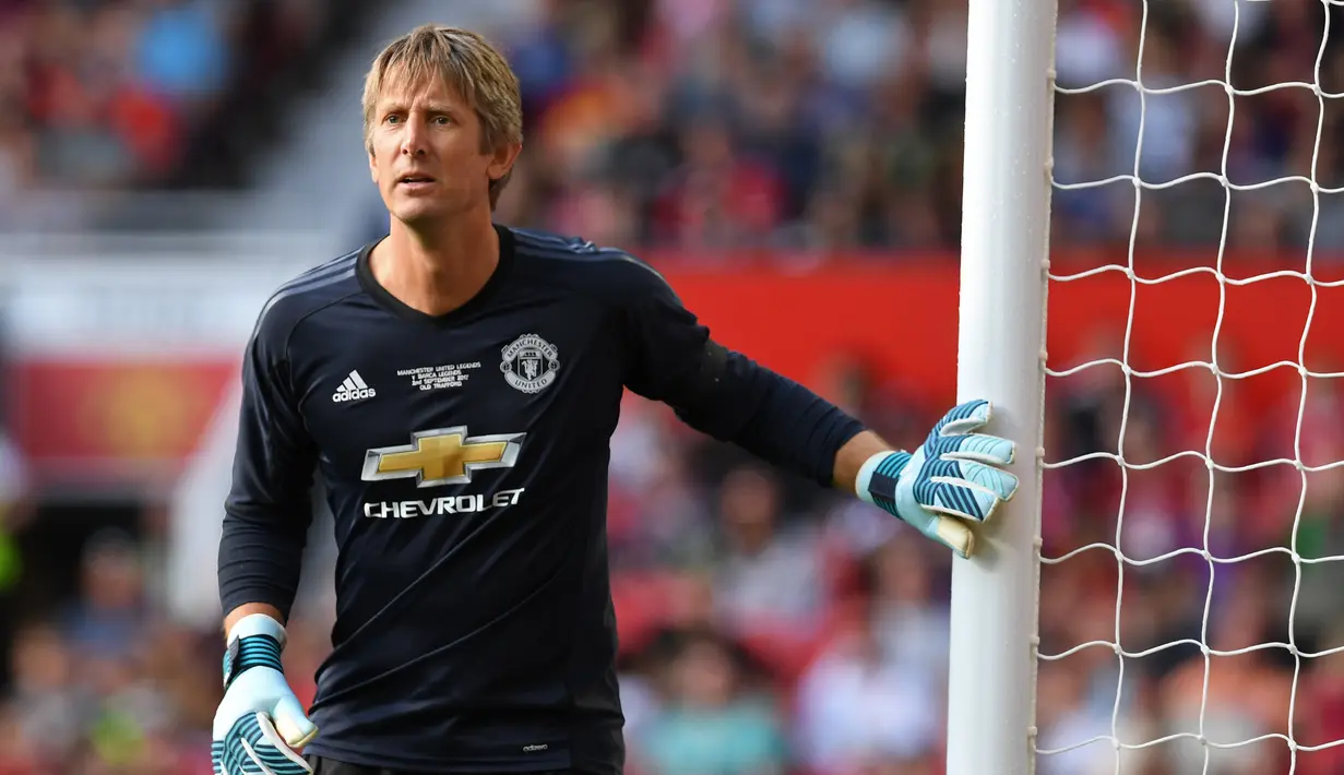 3. Edwin van der Sar - Van der Sar merupakan salah satu kiper terbaik yang pernah dimiliki Manchester Unted. Kiper asal Belanda ini turut mempersembahkan empat gelar Premier League, satu trofi Liga Champions, satu Piala Dunia Antarklub dan satu Piala Liga. (AFP/Paul Ellis)