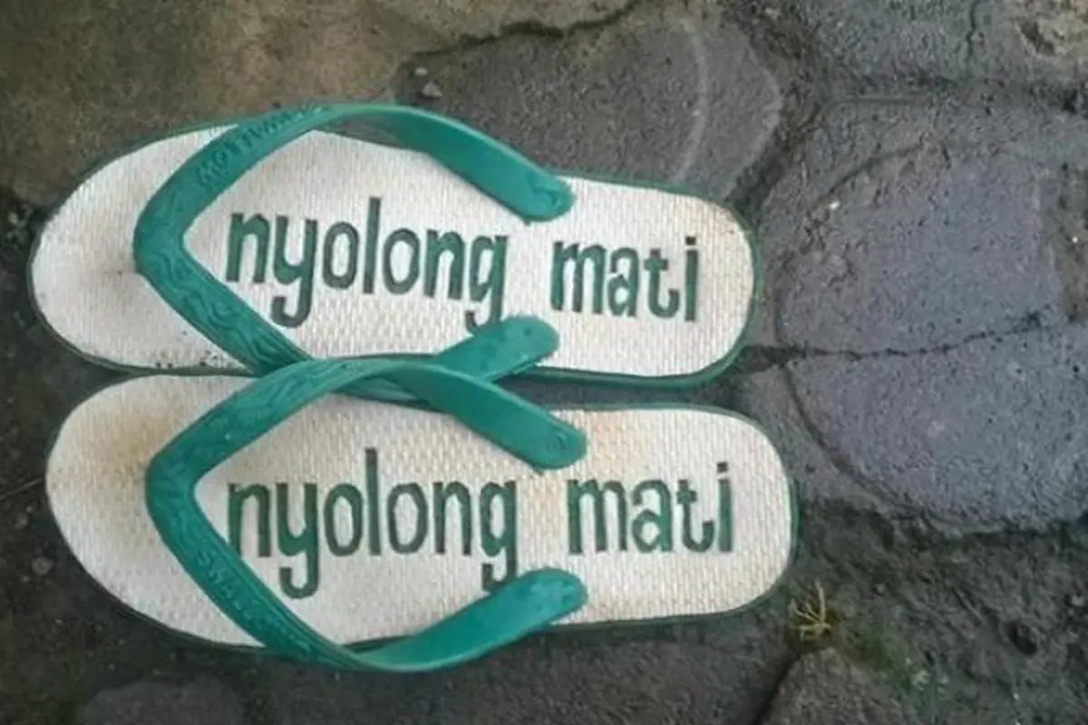 Ini 7 Kreasi Sandal yang Awet dan Gak Bakal Dicolong