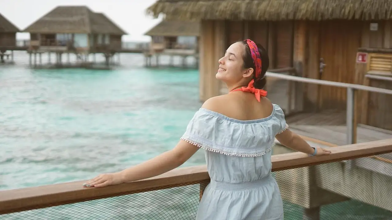 [Bintang] 8 Foto Cantik Chelsea Islan Saat Berlibur ke Maldives