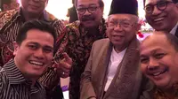 Bakal cawapres Ma'ruf Amin dan Gubernur Jawa Timur Soekarwo foto bersama di acara pisah sambut Kapolda Jatim, Rabu (12/9/2018). (Ist)