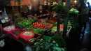 Aktivitas sejumlah pedagang di pasar Senen, Jakarta, Selasa (18/11/2014). (Liputan6.com/Johan Tallo)