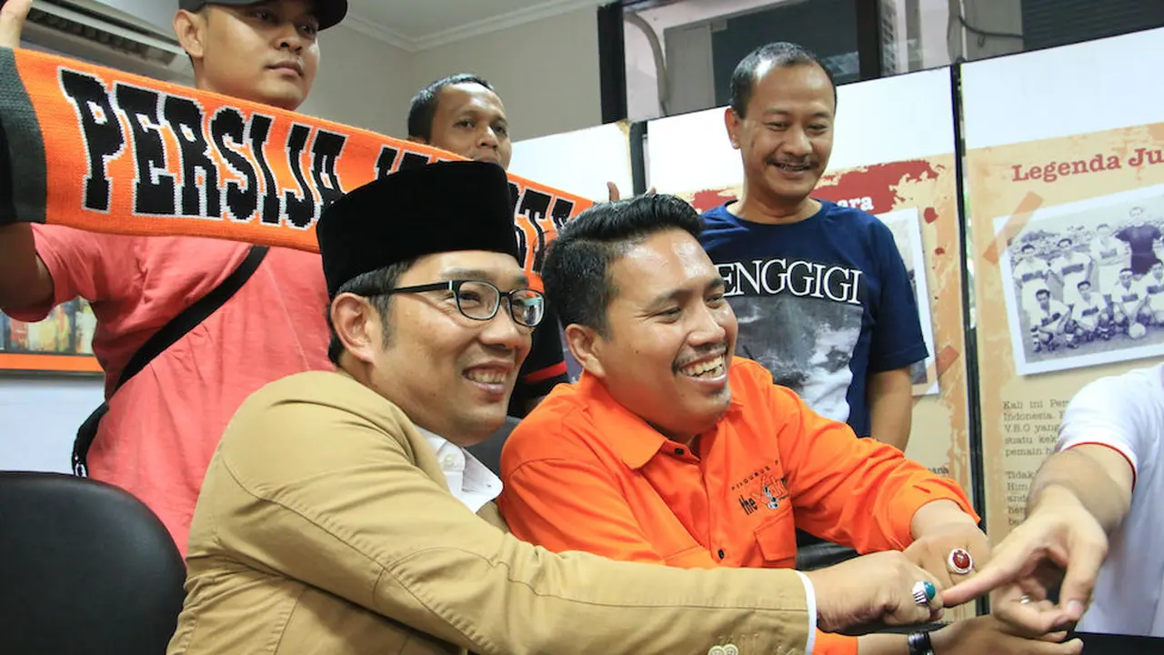 Ketua Jakmania Richard Ahmad dan Wali Kota Bandung Ridwan Kamil