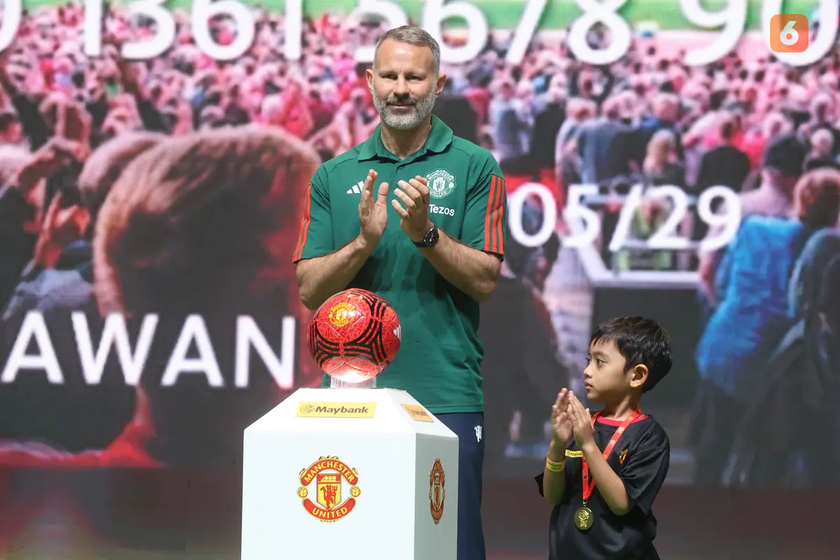 Foto: Ryan Giggs Sapa Para Fans di Indonesia dalam Peluncuran Kartu Kredit Maybank yang Berkolaborasi dengan Manchester United