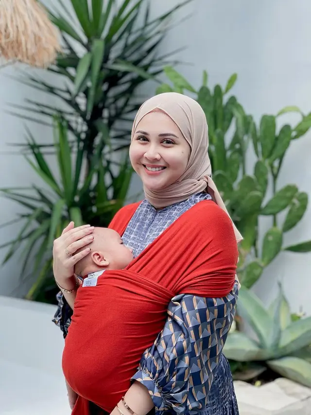7 Potret Terbaru Kesha Ratuliu, Disebut Makin Langsing Usai Melahirkan