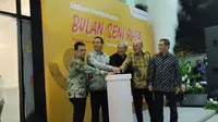 Gubernur DKI Jakarta Anies Baswedan dan Wakil Gubernur Ahmad Riza Patria menghadiri malam pembukaan pameran 'Bulan Seni Rupa' di Pusat Kesenian Jakarta Taman Ismail Marzuki, Jakarta Pusat, Jumat (17/6/2022) (Liputan6.com/Winda Nelfira)