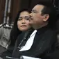 Terdakwa Jessica Wongso mendengarkan kesaksian ahli patologi forensik Djaja Surya Atmadja pada sidang ke-19 perkara pembunuhan Wayan Mirna Salihin di Pengadilan Negeri Jakarta Pusat, Rabu (7/9). (Liputan6.com/Helmi Afandi)
