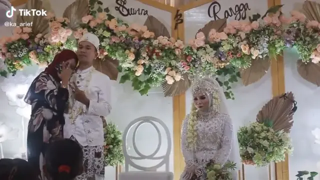Viral Wanita Peluk Mempelai Pria di Pelaminan saat Berfoto, Sikap Istri Jadi Sorotan