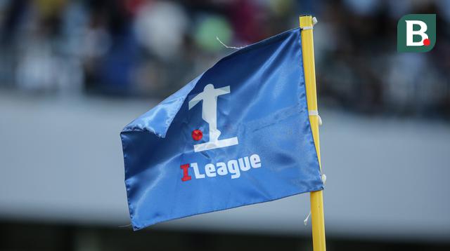 Bendera I.League hang berada di pinggir stadion.&nbsp;(Bola.com/ Abdul Aziz)