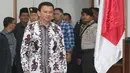 Terdakwa Basuki Tjahaja Purnama atau Ahok memasuki ruang persidangan Auditorium Gedung Kementerian Pertanian (Kementan), Jakarta, Senin (13/2). Agenda sidang ke-10 mendengarkan keterangan empat ahli yang dihadirkan JPU. (Liputan6.com/Ramdani/Pool)