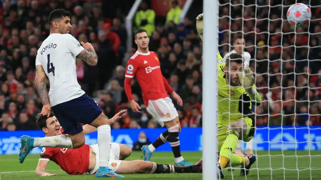 Foto: Gokil, Ini Dia Aksi Cristiano Ronaldo saat Cetak Hattrick ke Gawang Tottenham di Liga Inggris