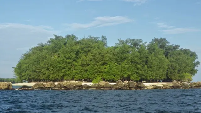 Pesona Pulau Bulat dalam Balutan Sisa Kejayaan Masa Silam