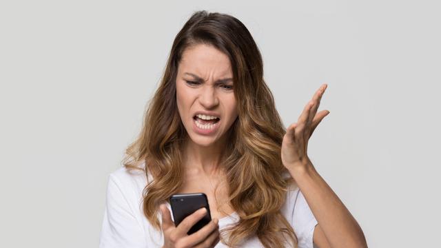llustrasi sinyal perempuan marah hp