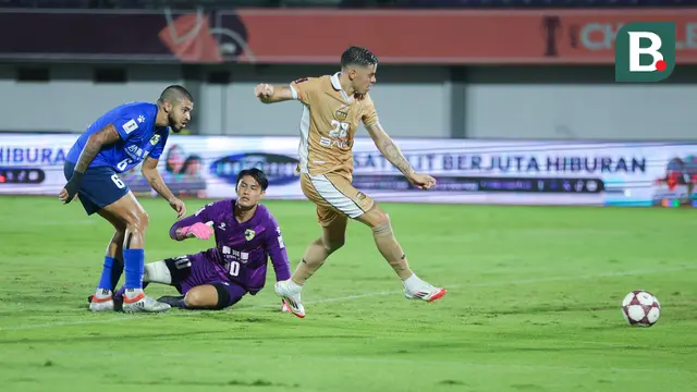 Foto: Parade Aksi Berkelas Alexis Messidoro Saat Bawa Dewa United Hajar Tainan City FC di AFC Challenge League