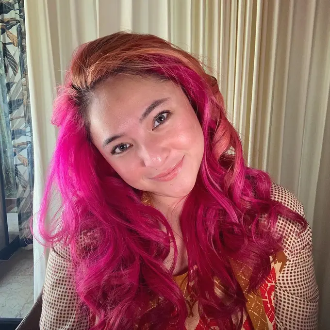6 Potret Penampilan Baru Marshanda dengan Rambut Pink, Banjir Pujian