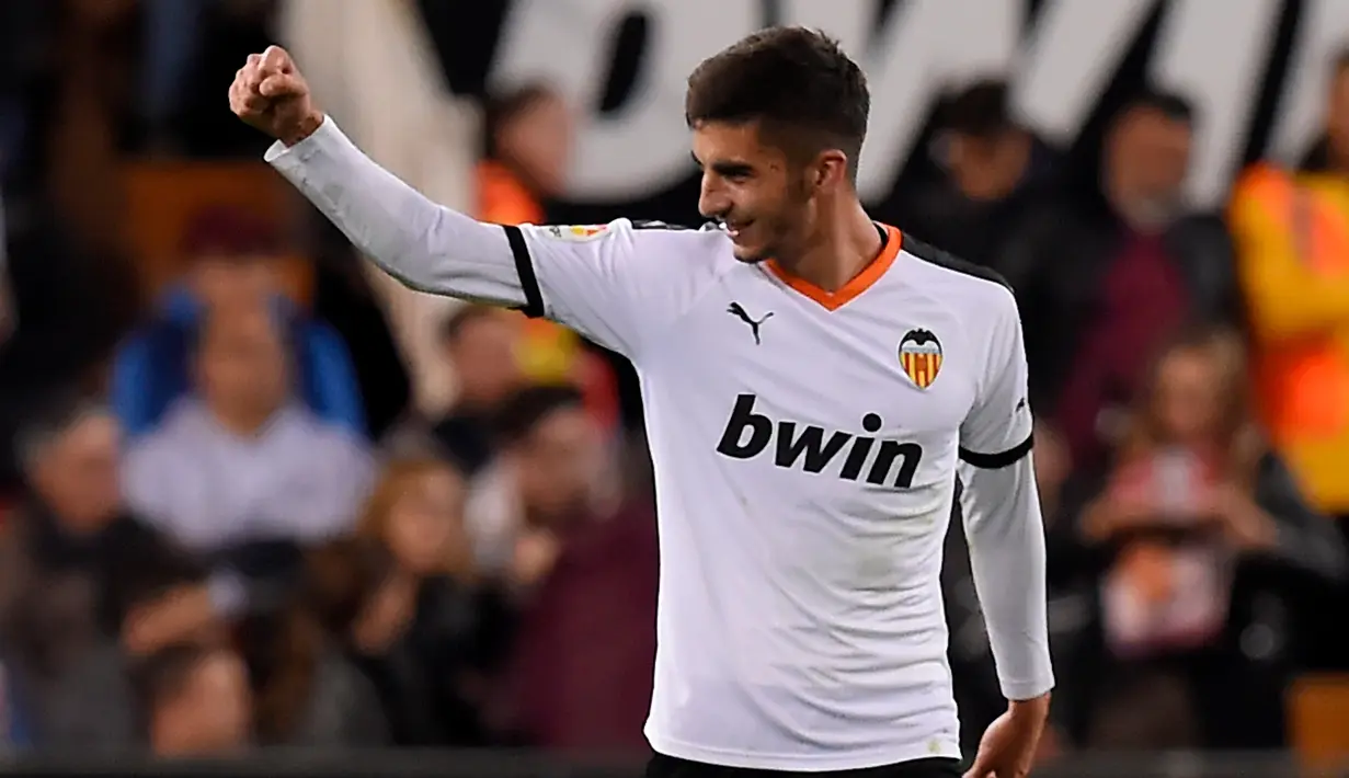 5. Ferran Torres (Valencia) - Ferran Torres sudah bermain sebanyak 1.916 menit bersama Valencia pada musim ini.(AFP/Jose Jordan)