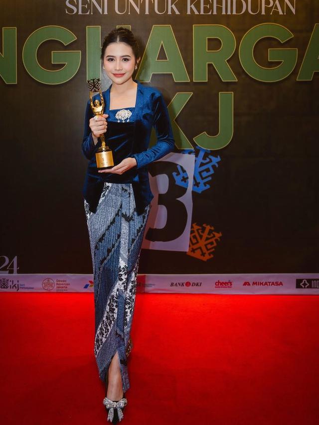 Pesona Kebaya Artis