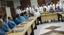 Ketua Pansel KPK periode 2019-2023, Yenti Ganarsih (ketiga kiri-duduk) bersama Kepala RSPAD Gatot Soebroto, Mayjen TNI dr Terawan Agus Putranto (keempat kiri-duduk) memberi sambutan kepada Capim KPK yang akan menjalani tes kesehatan, Jakarta, Senin (26/8/2019). (Liputan6.com/Helmi Fithriansyah)