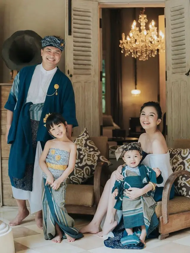 14 Gaya Chelsea Olivia dan Glenn Alinskie saat Liburan di Bali, Kompak Pakai Baju Adat-Kasual