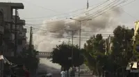 Asap dari bom barel di perang suriah (Jalal Al-Mamo/Reuters)