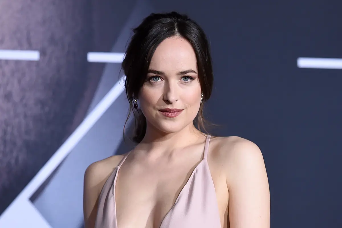 [Bintang] Dakota Johnson