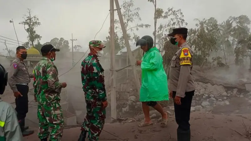 Polres Lumajang Siagakan Personil di Jalur penyeberangan Curah Kobokan  pasca APG Gunung Semeru (Istimewa)