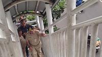 Wakil Gubernur Jakarta, Rano Karno langsung meninjau Jembatan Penyebrangan Orang (JPO) yang viral dimedia sosial karena bolong di di kawasan Daan Mogot, Jakarta Barat. (Tim News).