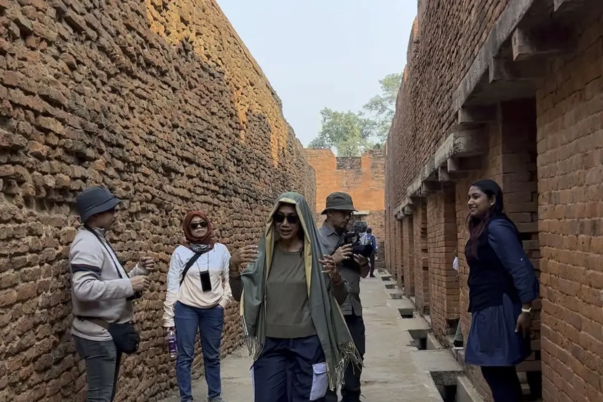 Nia Dinata saat melakukan proses syuting di India. (Foto: Kalyana Shira Foundation)
