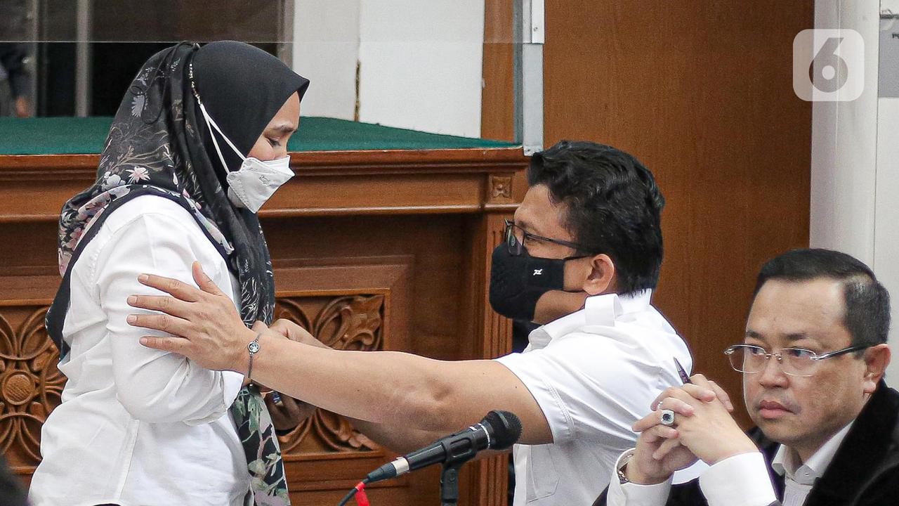 Susi peluk Putri dan cium tangan Sambo sebelum jalanin sidang lanjutan sebagai saksi