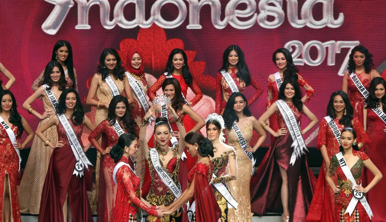 Berhasil masuk menjadi tiga besar, ketiga wanita cantik ini berhasil menyingkirkan 35 nama finalis Puteri Indonesia 2017 lainnya. Penilaian yang dilakukan dewan juri merupakan akumulasi dari serangkaian agenda yang mereka lewati. (Nurwahyunan/Bintang.com)