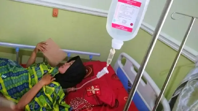 Salah seorang staf Panwas Sultra sedang dirawat di Rumah Sakit (Liputan6.com/ Ahmad Akbar Fua)