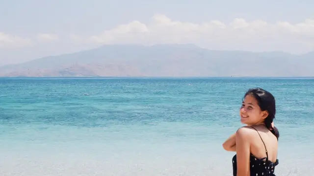 Momen Liburan Sandrinna Michelle di Labuan Bajo, Tampil Stylish. (Sumber: Instagram/sandrinna_11)