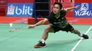 Pebulutangkis Indonesia, Anthony Sinisuka Ginting saat melawan Anders Antonsen (Denmark) pada final tunggal putra Indonesia Masters 2020 di Istora GBK, Jakarta, MInggu (19/1/2020). Anthony Sinisuka Ginting unggul 17-21 21-15 21-9. (Liputan6.com/Helmi Fithriansyah)