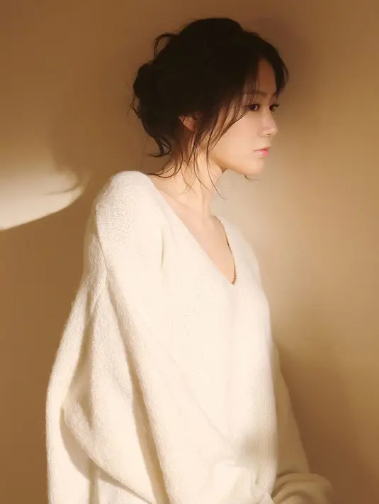 Tak hanya saat berduet, Soyou juga sukses saat ia bernyanyi secara solo. (Foto: instagram.com/soooo_you)